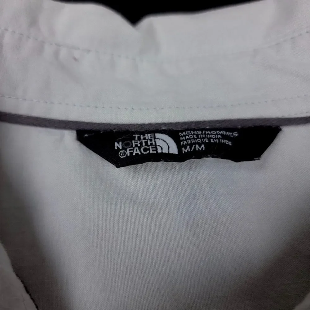 THE NORTH FACE Short Sleeve Casual Button Down Shirt in Light‎ Gray Mens Medium